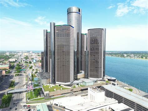 Scenic View of Modern Detroit Marriott at the Renaissance Center Building Editorial Photo ...