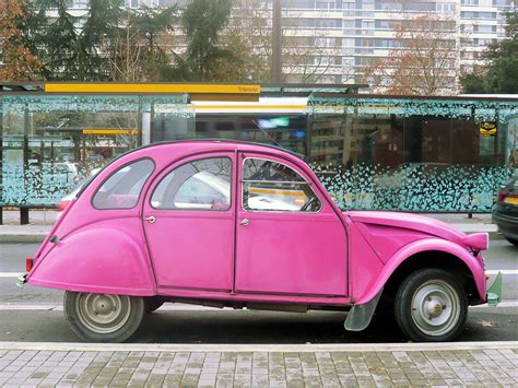Deux-Chevaux rose // Pink 2CV | > Deux-Chevaux (en français)… | Flickr