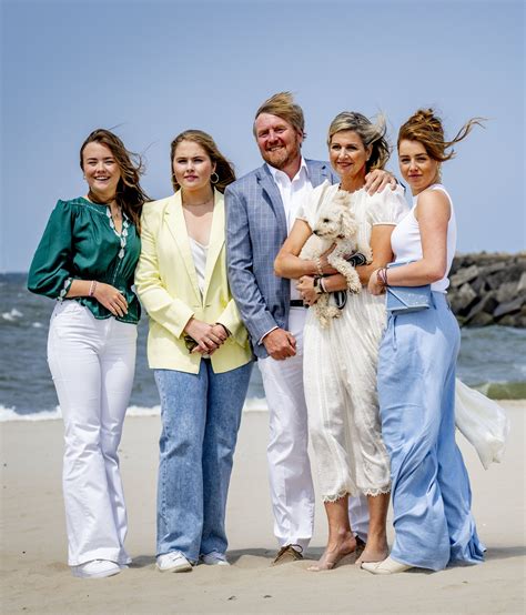 Dutch Royal Family poses for summer photo session — UFO No More