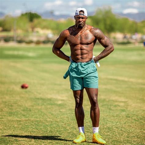 Why Is It DK Metcalf And I Have The Same Diet But His Abs Are So Much Better Than Mine?