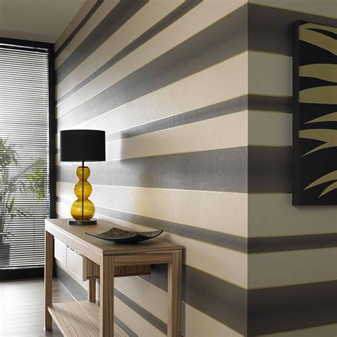 30 Most Attractive Striped Living Room Wall Paint Styles - DEXORATE ...