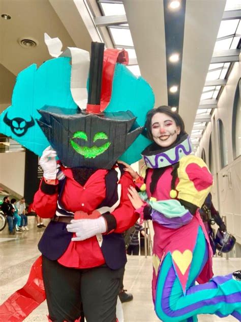 Ozzie & Fizzarolli cosplays! (Fizz: Stamporoni13) 😈💗 : r/HelluvaBoss