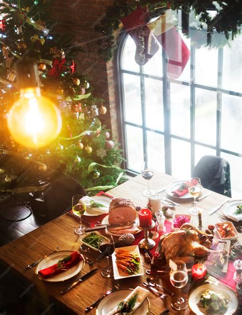 Free Photo | Christmas family dinner table concept