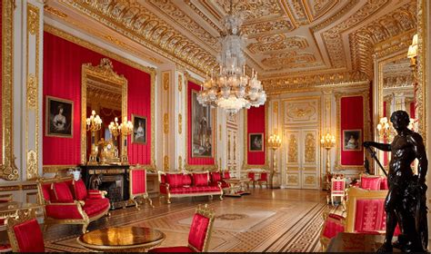 Crimson drawing room Windsor castle | Royal castles interior, Windsor ...