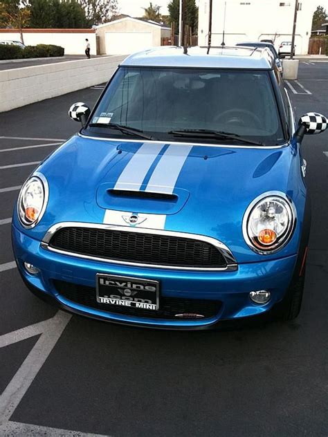 Blue mini Cooper with silver racing stripes and checkered side mirrors. | Blue mini cooper, Mini ...