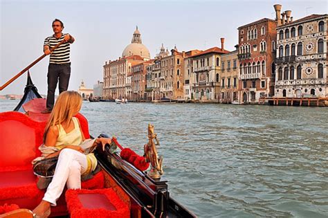 Finding the Best Gondola Ride in Venice | GloHoliday