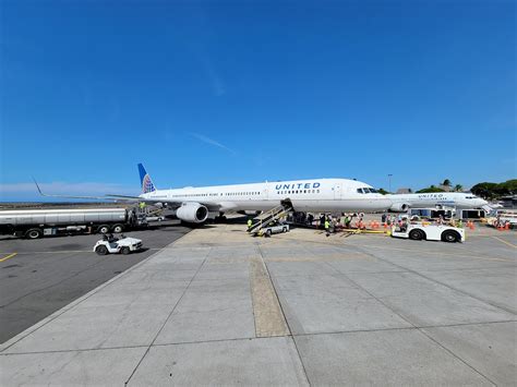 Emergency Repairs Shut Down Hawaii's Kona Airport After Cracks Appear In The Runway - View from ...