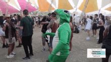 Dancing Therapy Gecko GIF - Dancing Therapy Gecko Coachella - Discover ...