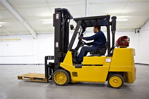 Reliable Workhorses: The Role of Traditional Forklifts in Modern ...