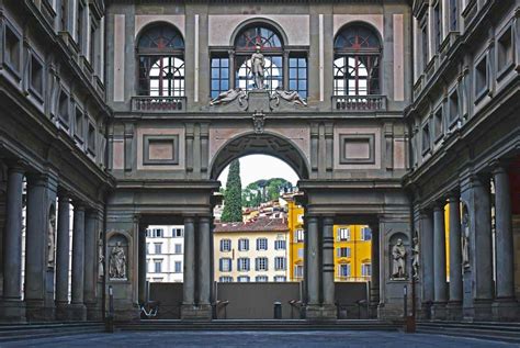 The Famous Uffizi Gallery In Florence - Icy Whiz