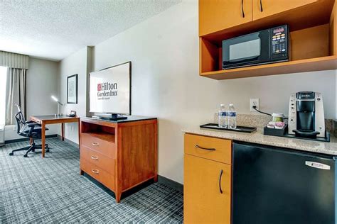 HILTON GARDEN INN LOUISVILLE AIRPORT $127 ($̶1̶5̶3̶) - Updated 2022 Prices & Hotel Reviews - KY