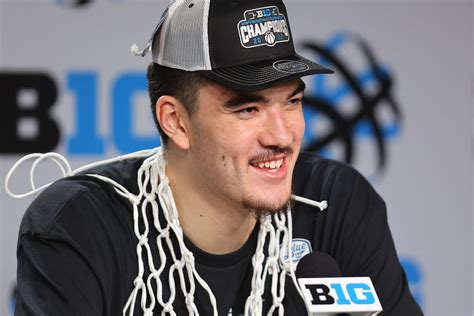 Zach Edey of Purdue Basketball: Wingspan, shoe size, height, course ...