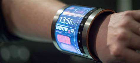 This 4.7-Inch Organic LCD Wraps Right Around Your Wrist | Gizmodo Australia