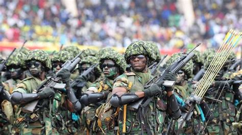 Video : Ghanaian soldiers and Policemen take one corner dance to another level - Prime News Ghana