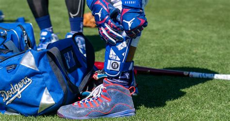 What Pros Wear: The Source for Pro Baseball Gloves, Cleats, Bats & Pro ...