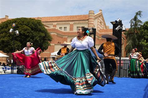 Thousands come back to UCLA for Alumni Day events | UCLA