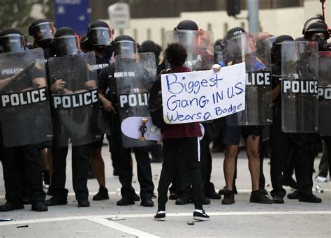 George Floyd protest photos: Powerful images show clashes with police, demonstrators - 6abc ...