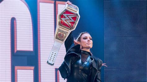 Becky Lynch becomes longest-reigning Raw Women’s Champion | WWE