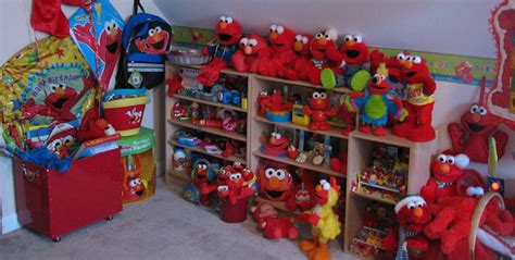 What Is It About Elmo That Makes Him The Reigning King Of Holiday Toys? – Consumerist