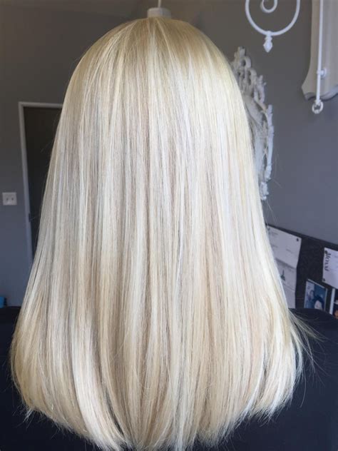 Bleach And Tone For The Perfect Blonde | Светлый блонд волосы, Цвета волос у блондинок, Прямые ...