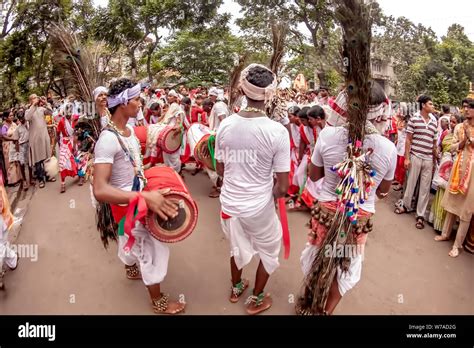 Santhal dance hi-res stock photography and images - Alamy