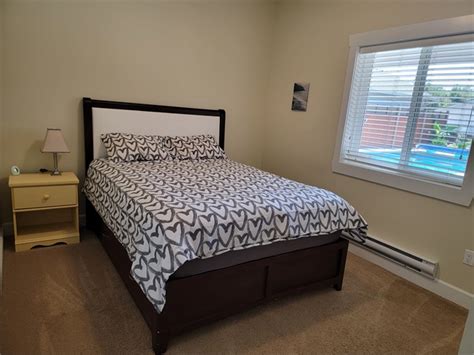 Abbotsford Student Rooms - 10 minute walk from UFV - Room for Rent in Abbotsford, British Columbia