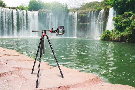 7 Best Tripods for Wildlife Photography to Buy in 2025