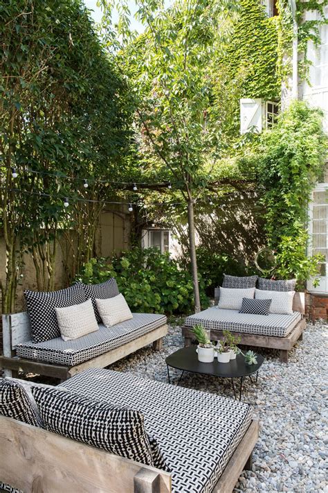 7 Small Backyard Seating Area Ideas That Work Best # ...