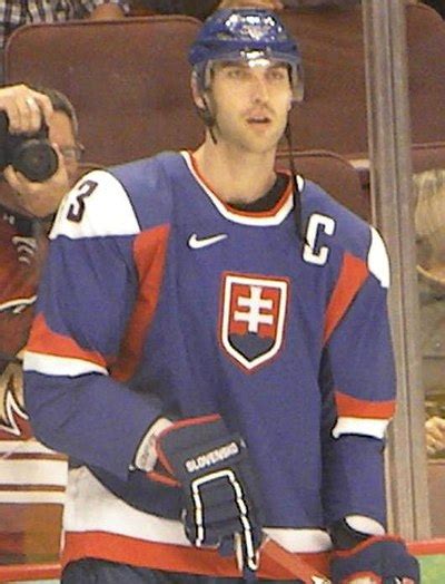 Zdeno Chara Height - File Zdeno Chara 2013 06 07 Jpg Wikimedia Commons - Rubati Vizirov