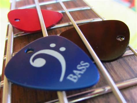 Laser engrave 2 metal guitar picks with your text by Underlaser