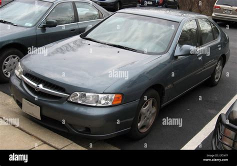 00 01 Nissan Altima Stock Photo - Alamy