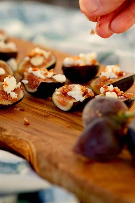 Easy Fig Appetizer with Goat Cheese and Honey - Mia's Cucina