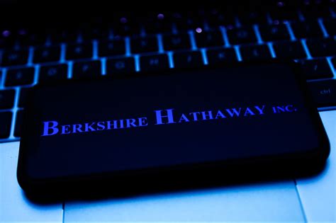 Berkshire Hathaway Reports 18% Gain in Operating Profit, With Its Cash ...