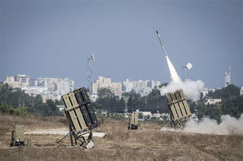 Israel's Iron Dome Launching to Intercept Rockets from Gaza [991 × 660] : r/MilitaryPorn