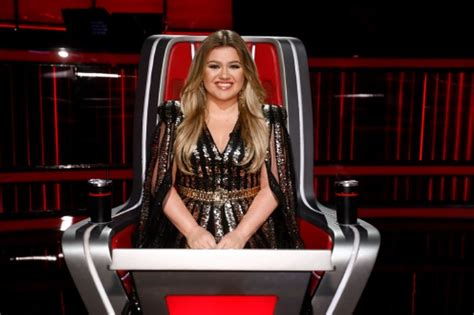 Why Is Kelly Clarkson Leaving 'The Voice'? - Newsweek