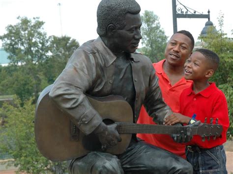 Otis Redding Statue At Ocmulgee Heritage Trail Gateway Park in Macon ...