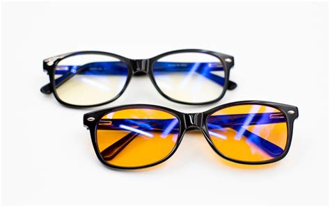 How can you tell if glasses are blue light? | Blog | Eyebuydirect