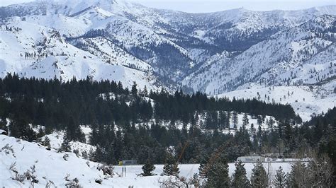 Blizzard warning, snow forecast in Sierra Nevada, Lake Tahoe area