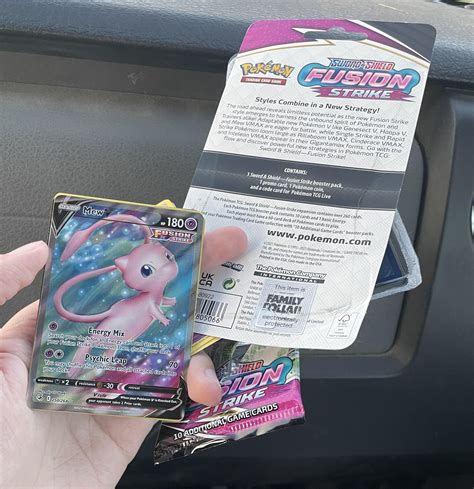 My pulls when I open booster boxes at my house with gloves on and sleeves in hand: 🤮🤮🤮 My pulls ...