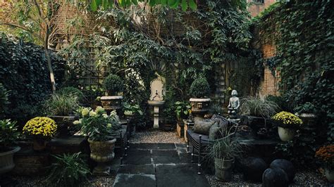 Backyard Patio Ideas from a Perfectly Imperfect Garden in New York City ...