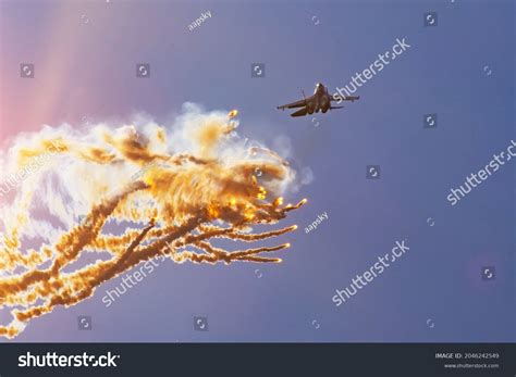 Jet Fighter Firing Set Flares On Stock Photo 2046242549 | Shutterstock