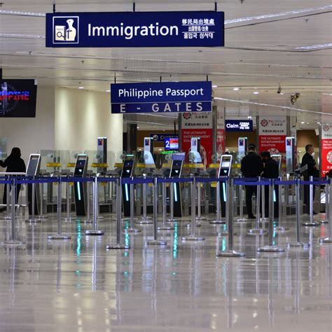 prelucrare Mechanically INSCRIETI airport passport control Marty Fielding Strălucire Camion greu