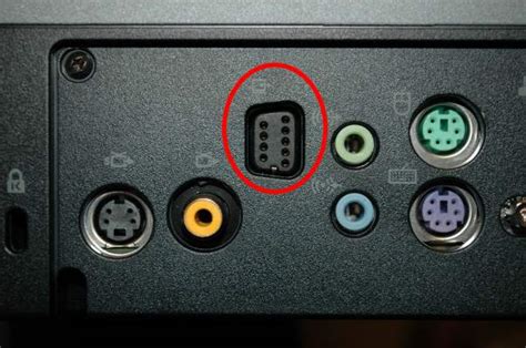 HP nc6220 docking station - what is this port? - Super User