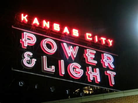 Kansas City, MO: Power & Light District - Explore This City