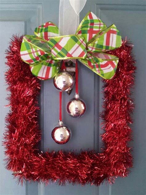 25 Festive Christmas Tinsel Decorating Ideas That Are Easy To Recreate | Decor Home Ideas