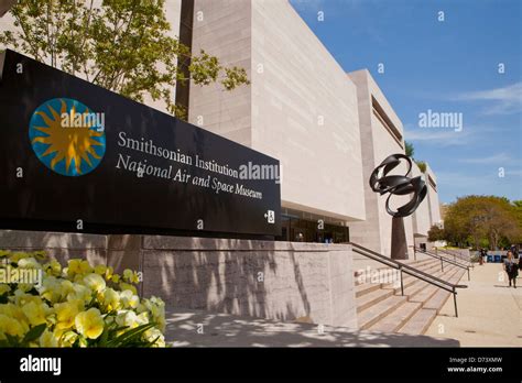 Smithsonian national air and space museum sign hi-res stock photography and images - Alamy