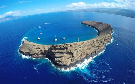 Molokini-crater-maui - WanderLuxe