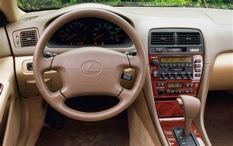 2000 Lexus ES 300 Pictures - 5 Photos | Edmunds