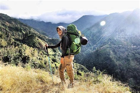 Gallery Pendaki Gunung Berhijab, Cantiknya Ngademin - Part 2 ...