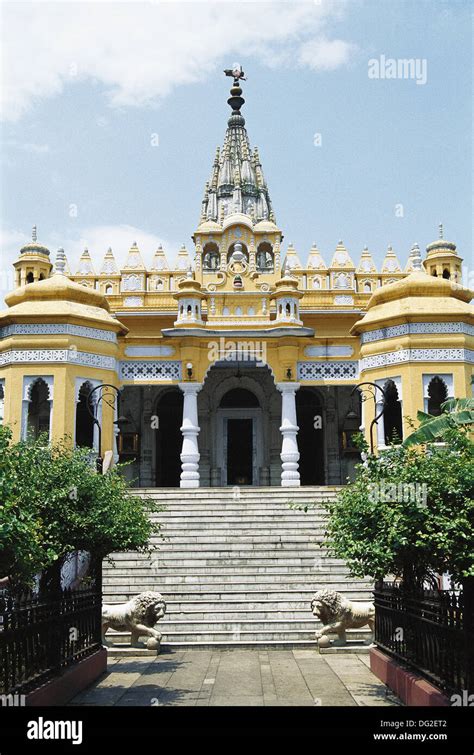 Digamber Jain temple. Parasnath. Calcutta, India Stock Photo - Alamy